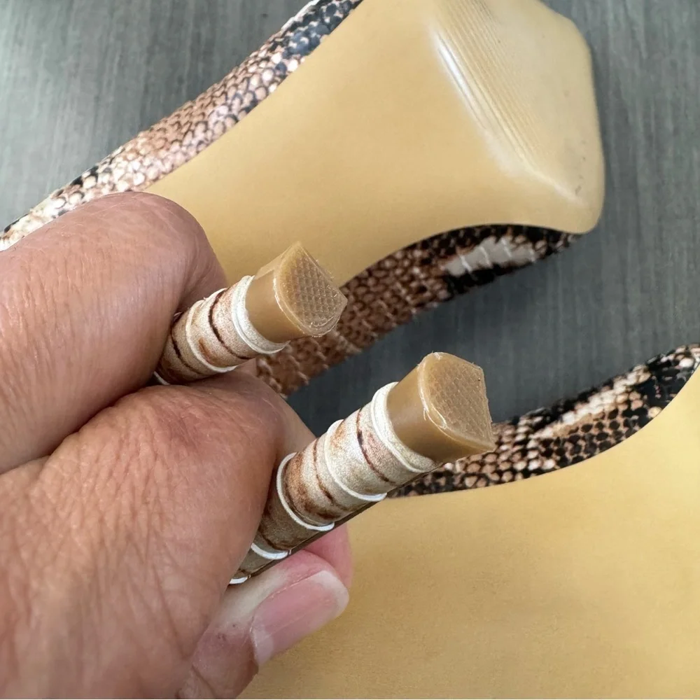 Steve Madden Evelyn Beige Snake stiletto Pointed Toe Pumps heels size 5